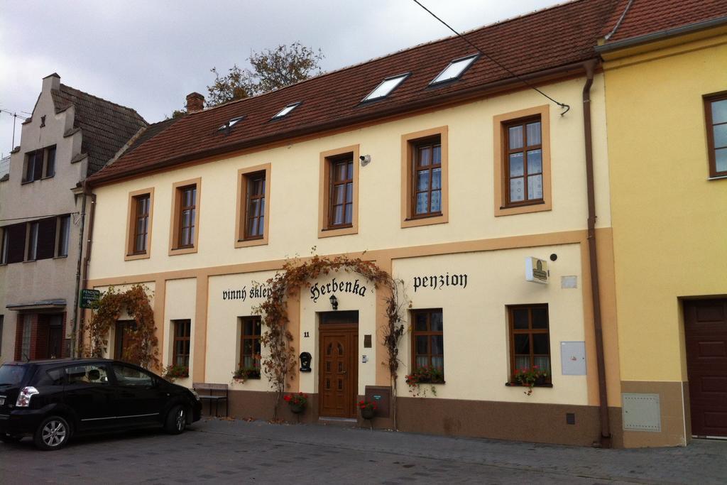 Herbenka Hotel Hustopeče Zewnętrze zdjęcie