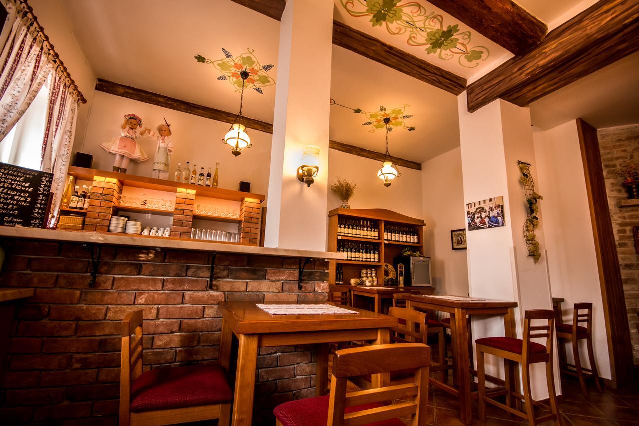 Herbenka Hotel Hustopeče Zewnętrze zdjęcie