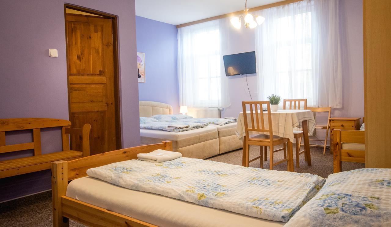Herbenka Hotel Hustopeče Zewnętrze zdjęcie