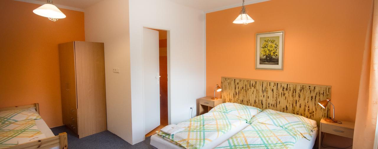 Herbenka Hotel Hustopeče Zewnętrze zdjęcie
